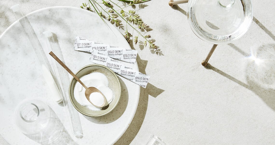 Kollagenpulver från Oslo Skin Lab i en skål på ett bord