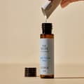 Probiotic Night Serum från Oslo Skin Lab aktiveras genom att probiotiskt pulver hälls i serumflaska