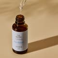 Day Serum från Oslo Skin Lab appliceras med pipett, återfuktande serum med hyaluronsyra
