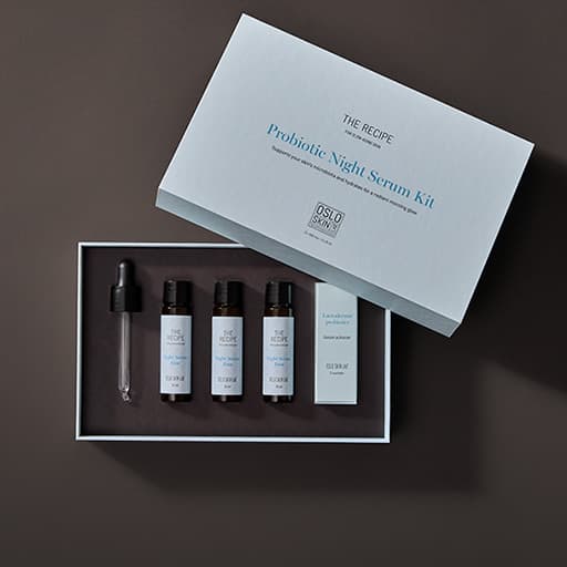 Probiotic Night Serum Kit från Oslo Skin Lab med innehåll: serumflaskor, pipett och aktiveringspulver