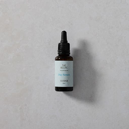 Day Serum från Oslo Skin Lab The Recipe i flaska, återfuktande serum med peptider