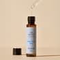 Närbild av Probiotic Night Serum från Oslo Skin Lab med pipett och serumdroppe